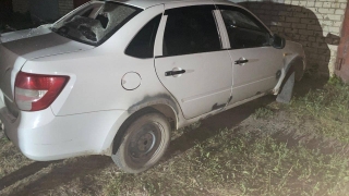 Двое 18-летних саратовцев напали на мужчину и разбили палками его автомобиль