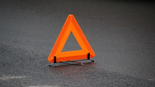 В Саратове "Гранта" затормозила в отбойник. Пострадали две женщины