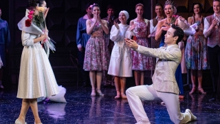 На сцене саратовского театра артист из Японии сделал предложение своей коллеге