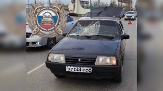 В Энгельсе на съезде с моста молодой водитель "девятки" сбил женщину