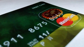 "Александра" выманила у саратовца деньги и не пошла с ним в кино