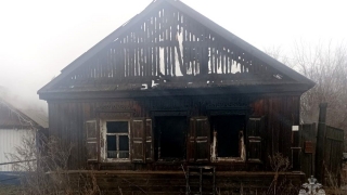 В сгоревшем в саратовском селе доме погиб пенсионер