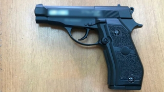 В поселке Солнечный мужчина угрожал соседке страйкбольным пистолетом