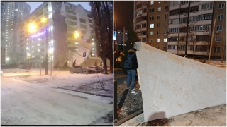 Саратовский шторм. В Энгельсе облицовка паркинга упала на дорогу и автомобили