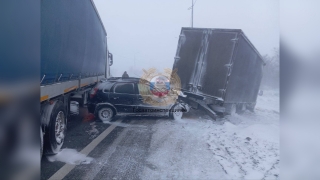 В массовой аварии на саратовской трассе пострадала женщина