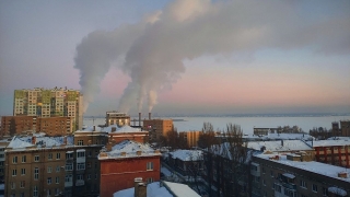 Эксперт объяснил появление смога в Саратове "тяжелой воздушной шапкой"