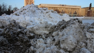 Из-за планов по борьбе со снегом в Саратове отменена ярмарка на Театральной площади
