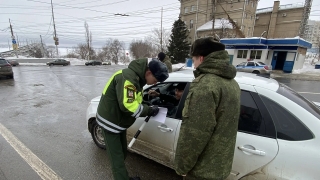 У саратовского моста военные следователи поймали два десятка уклонявшихся "новых россиян"