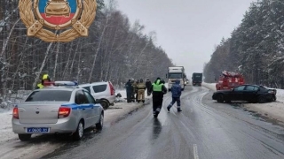 Дождь и гололед. На саратовской трассе произошло смертельное ДТП