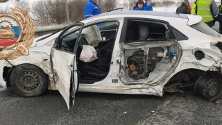 Два водителя не разъехались на саратовской трассе и оказались в больнице