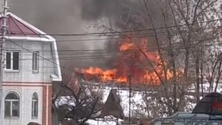 В центре Саратова горят два частных дома