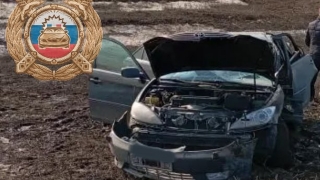 Под Энгельсом водитель "Камри" въехал в столб