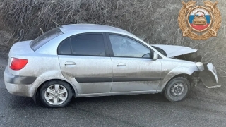 В Саратове водитель иномарки не вписался в поворот и оказался в больнице