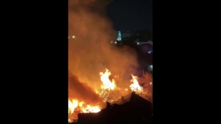 В центре Саратова 13 расчетов тушили частично расселенные дома