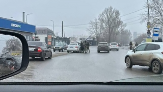 В Саратове приезжий пытался откупиться от участника рейда по мигрантам. Его задержали