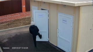 В саратовском парке подростки разгромили общественный туалет