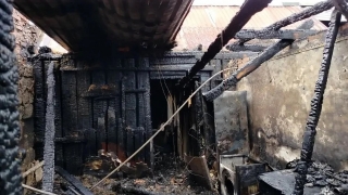 На крупном пожаре в саратовском селе пострадала женщина