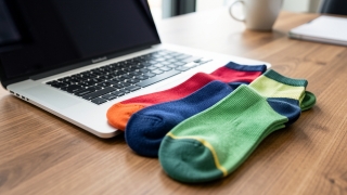 Сотрудник саратовского ПВЗ смог обменять старые носки на ноутбуки