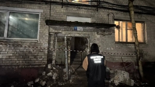 На Ново-Астраханском шоссе в пятиэтажном доме частично обрушился подъезд