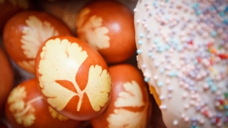 Саратовцев приглашают за куличами и яйцами на Театральную площадь