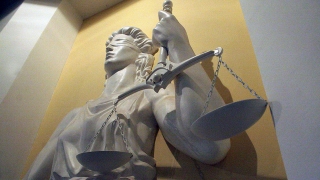 Чиновник и полковник полиции освобождены из-под домашнего ареста по делам о взятках