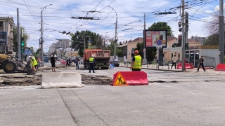 В Саратове на трех перекрестках продлили ограничения движения