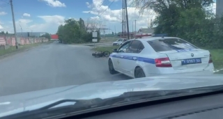 В Саратове мопедист въехал в дорожный знак и погиб