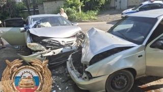 В столкновении иномарок в Заводском районе пострадали два человека