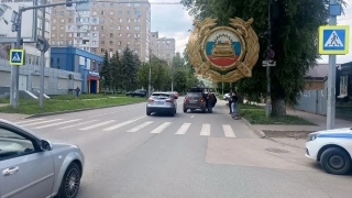 В центре Саратова ребенок на велосипеде попал под колеса кроссовера