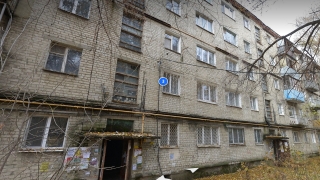 Вечером в Саратове полыхала расселенная пятиэтажка