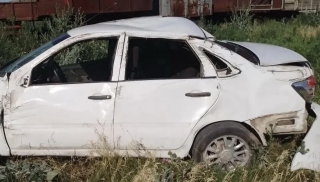 На трассе у саратовского райцентра автоледи опрокинула машину