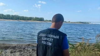 В Балакове из Волги достали тело неизвестного мужчины