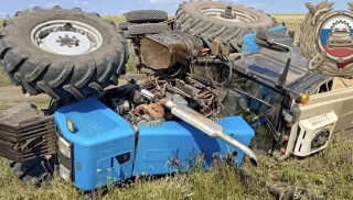 Под Ивантеевкой в перевернувшемся тракторе погиб водитель