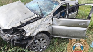В Балаковском районе пенсионер опрокинул автомобиль. Пострадали двое