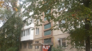 Три расчета тушили балкон в энгельсской пятиэтажке