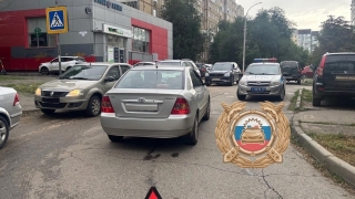 На Чехова иномарка сбила женщину