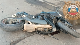 Два человека пострадали в ДТП с мотоциклом в центре Саратова