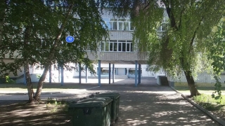 Затянутый в Саратове ремонт школы привел к "уплотнениям" в гимназии. Родители бьют тревогу