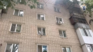 Из окна на улицу выпал еще один саратовский ребенок
