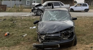 Под Новоузенском сельскую дорогу не поделили два отечественных авто