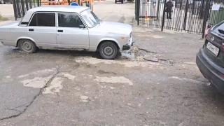 В Саратове по дороге к "Юности" можно сломать ноги и повредить авто