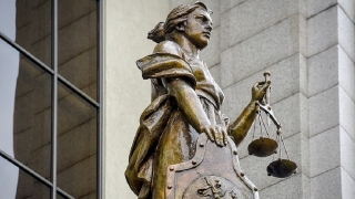 В судебную систему России внедрят ИИ. Он будет писать до половины решений