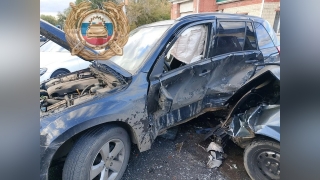 Юный экипаж "пятнашки" протаранил кроссовер и оказался в больнице