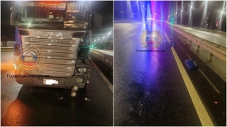 На выезде из Саратова грузовик насмерть сбил пешехода