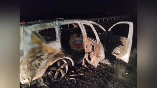 В Саратове на трассе иномарка сгорела после столкновения с грузовиком