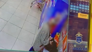 В Саратове пожилая женщина украла чужой кошелек в магазине