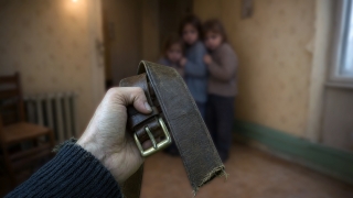 Жестокий отец отправится в колонию за избиение троих детей в Саратовской области