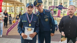 Саратовский пожарный за две с лишним минуты забрался на 22 этаж
