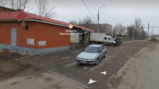 Три расчета тушили склад в саратовском магазине