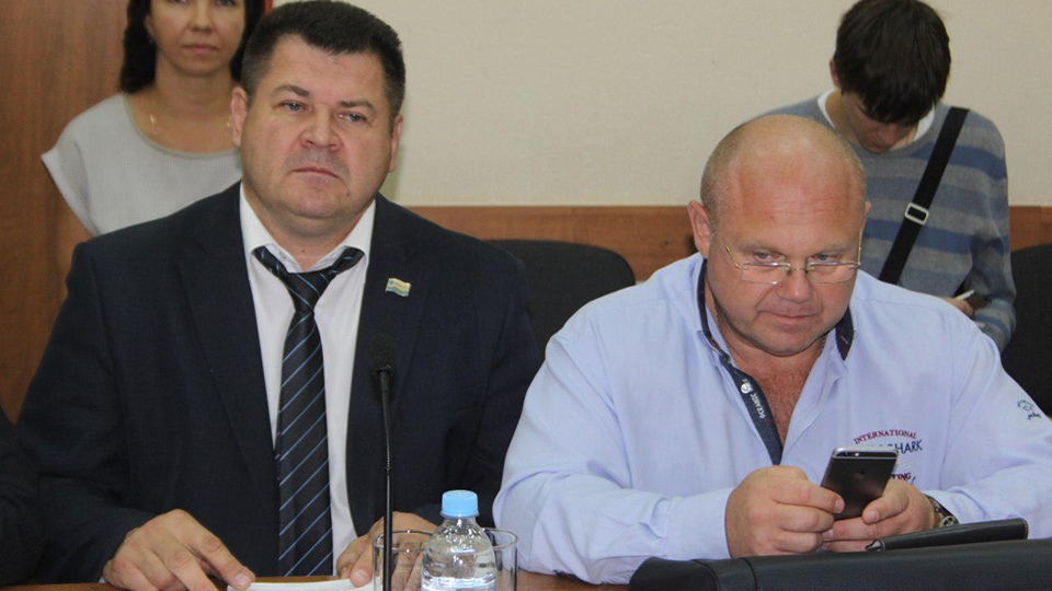 Депутат гордумы об управляющих компаниях: "Они в суды деньги платят!"